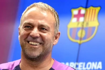 Hansi Flick renueva con el Barcelona hasta 2028