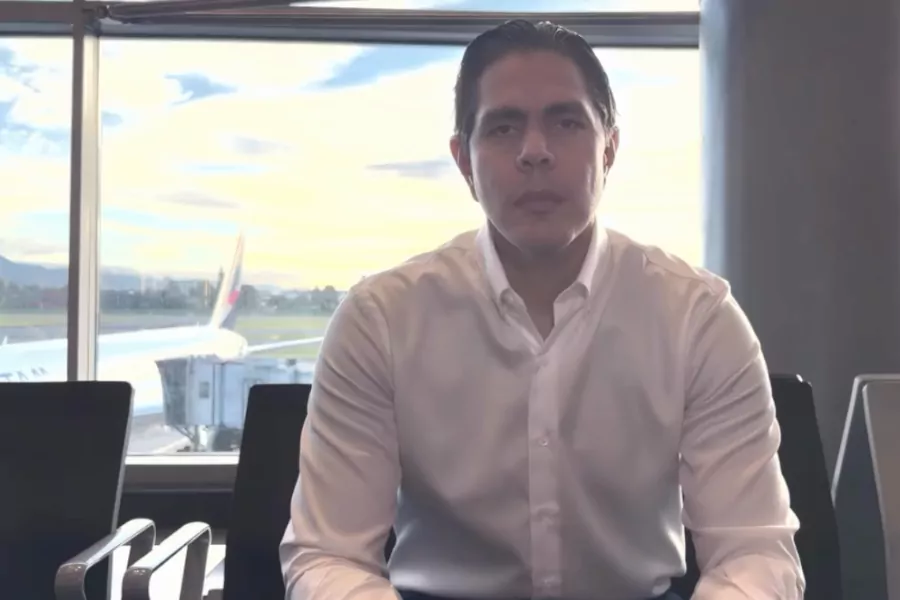 El dirigente político de Voluntad Popular, Lester Toledo, anunció este jueves su retorno a Venezuela tras casi diez años de exilio forzoso para comparecer ante los tribunales en Caracas. El abogado buscará hacer frente a las múltiples acusaciones en su contra y exigir el derecho al debido proceso que, según afirma, le ha sido negado sistemáticamente.