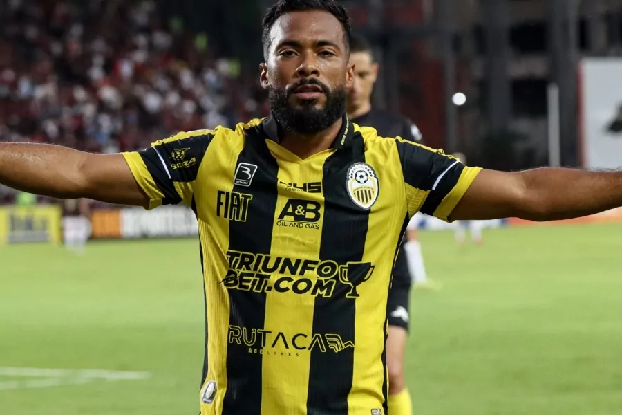 El Deportivo Táchira rescató un valioso empate 1-1 frente al Carabobo Fútbol Club en Valencia, durante la quinta jornada de la fase final de la Liga FutVe, un resultado que mantiene vivas las aspiraciones del conjunto andino.