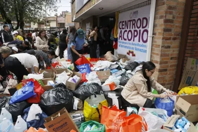 Cientos de voluntarios reúnen ayuda en Bogotá para enviar a Venezuela tras los terremotos