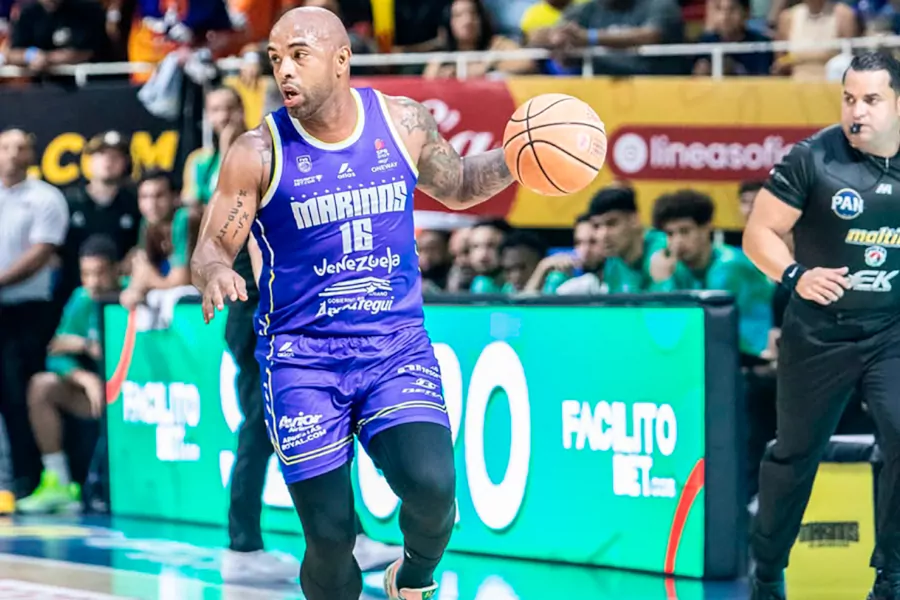 Marinos de Anzoátegui superó por 80-79 a Guaiqueríes de Margarita en el Gimnasio Luis Ramos, con lo cual consiguió su tercera victoria consecutiva en la serie decisiva y quedó a las puertas de conquistar la Superliga Profesional de Baloncesto.