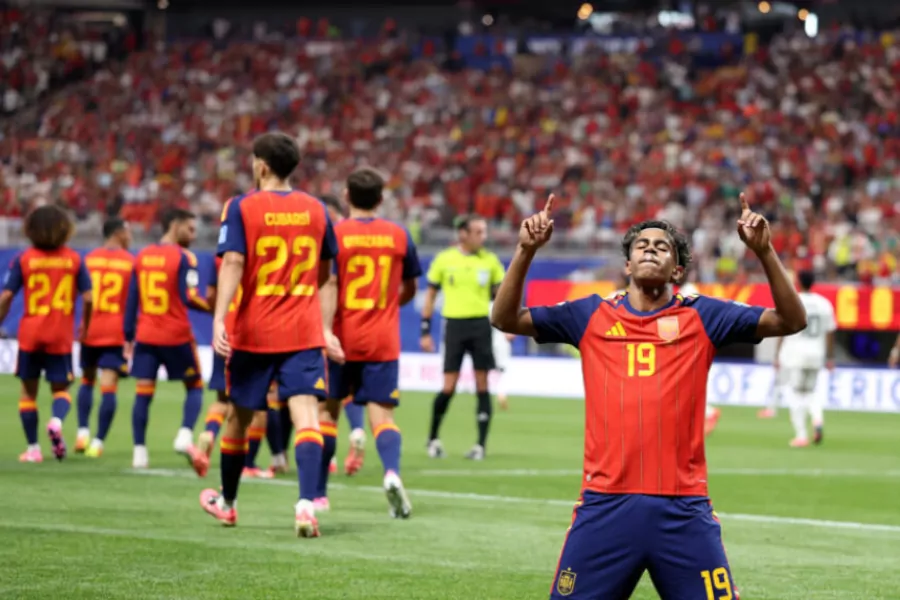 La selección de España asumió el liderato en solitario del Grupo H de la Copa del Mundo de la FIFA 2026 tras arrollar por 4-0 a Arabia Saudita, en una jornada en la que Uruguay comprometió su panorama al igualar 2-2 frente a la debutante Cabo Verde en territorio estadounidense.