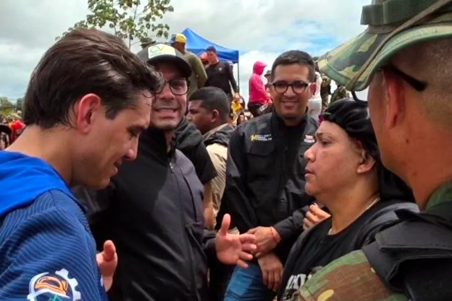 El ministro de minas Héctor Silva, El presidente del BCV, banco central de Venezuela Luis Pérez, y el vice presidente de la CVM, corporación venezolana de minería Jesús Mieres realizaron jornada de trabajo con los mineros de Las Claritas y el KM 88 para reanudar la actividad minera de caras al impulso de la producción del mineral estratégico Oro.