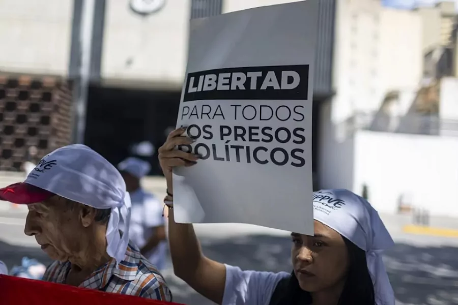 Familiares de los presos políticos en Venezuela señalaron este martes a EFE que las autoridades han abandonado a estos detenidos tras el doble terremoto de magnitud del pasado 24 de junio que afectó la zona norte del país, con la desmejora en la alimentación y la falta de atención a algunas de las estructuras que sufrieron daños por el desastre.
