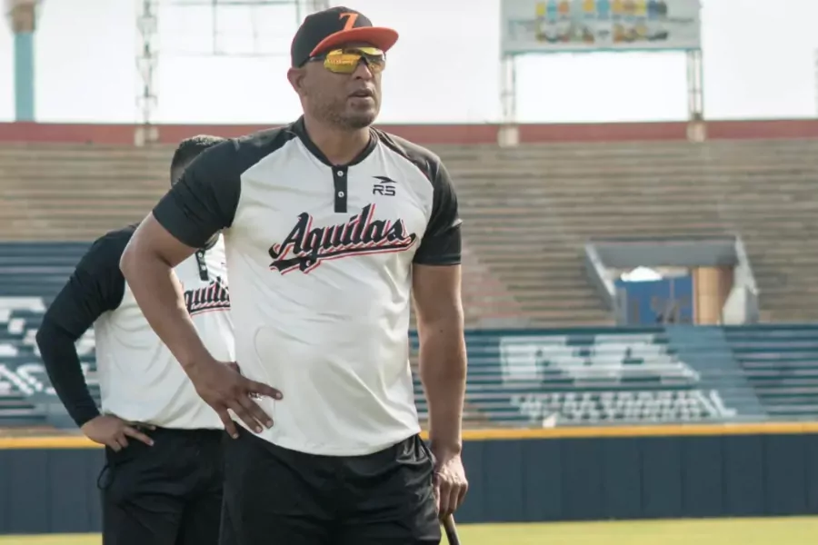 El conjunto rapaz Águilas del Zulia disputó este jueves su primer encuentro interescuadras en el estadio Luis Aparicio «El Grande», como parte del cuarto día de preparación para la temporada 2026-2027 de la Liga Venezolana de Béisbol Profesional (LVBP).
La jornada cumplió el objetivo fundamental de evaluar el desempeño físico de los peloteros y afinar estrategias bajo situaciones reales de juego.