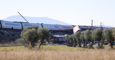 Contabilizan 64 fallecidos grave choque de trenes en España