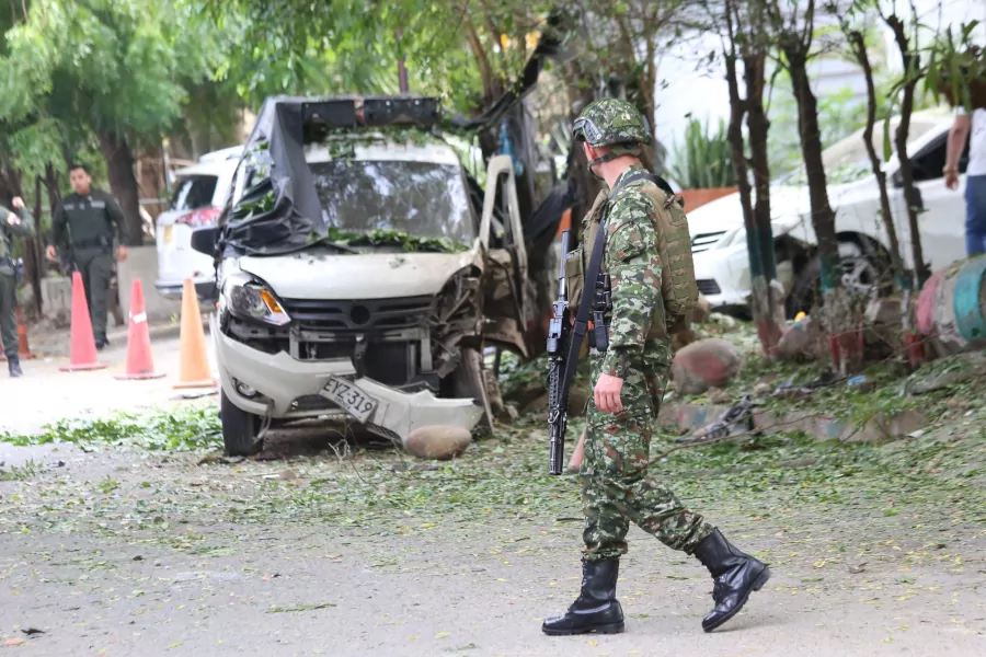 Una fuerte detonación sacudió el sector El Escobal en Cúcuta, Colombia, y dejó un saldo de siete personas lesionadas, así como múltiples destrozos en la zona limítrofe. El incidente obligó a las autoridades a clausurar de manera temporal el tránsito por el puente internacional Francisco de Paula Santander, principal vía que conecta con el territorio venezolano.